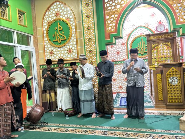 Pembacaan Maulid Al Barzanji dan Pelatihan hadroh Di Masjid Al Falah Bersama IRMAS dan Masyarakat Desa Semedo