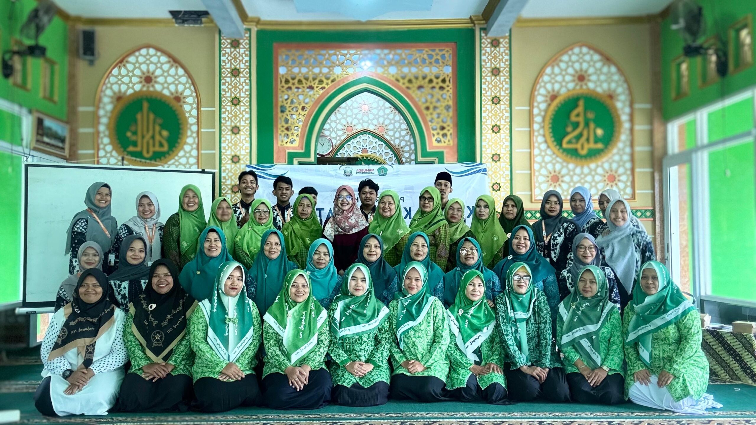 Seminar Parenting : pola pengasuhan positif/positive parenting dalam berbagai aspek Seminar Parenting : pola pengasuhan positif/positive parenting dalam berbagai aspek
